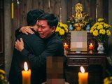 Chủ tịch đến thăm nhà nhân viên bị ốm. Nào ngờ vừa đến nhà, nhìn thấy tấm ảnh thờ ông đã chết lặng...