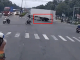 Lôi nạn nhân khỏi gầm xe sau tai nạn chết người, tài xế xe tải thản nhiên nhấn ga bỏ chạy