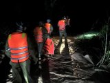 Băng qua suối thăm vườn sầu riêng, 2 người phụ nữ bị lũ cuốn trôi