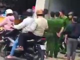 Khống chế đối tượng cầm vật sắc nhọn bắt giữ phụ nữ trong cửa hàng ở Đà Lạt