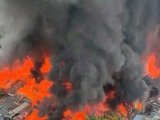 Sau tiếng nổ, dãy nhà trọ tự phát ở Hà Nội bùng cháy dữ dội