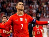 Cristiano Ronaldo chỉ mất 40 giây để kiếm tiền đóng phạt 7,4 triệu đồng
