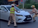 Bị dừng xe vì vi phạm tốc độ, nữ tài xế chốt cửa, nhấn ga bỏ chạy trước mặt CSGT