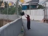 Thanh Hoá: Làm hành động mà nhiều người vẫn vô tư thực hiện hàng ngày, người phụ nữ 68 tuổi bị công an phạt tiền triệu
