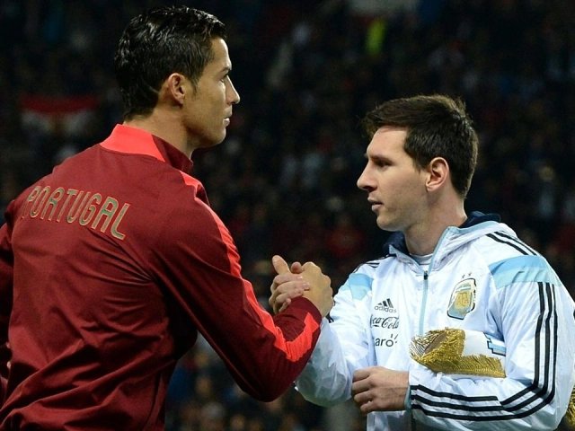 Độc đáo World Cup 2026: FIFA thiết kế bộ huy hiệu riêng, tôn vinh những "tượng đài sống" Messi và Ronaldo