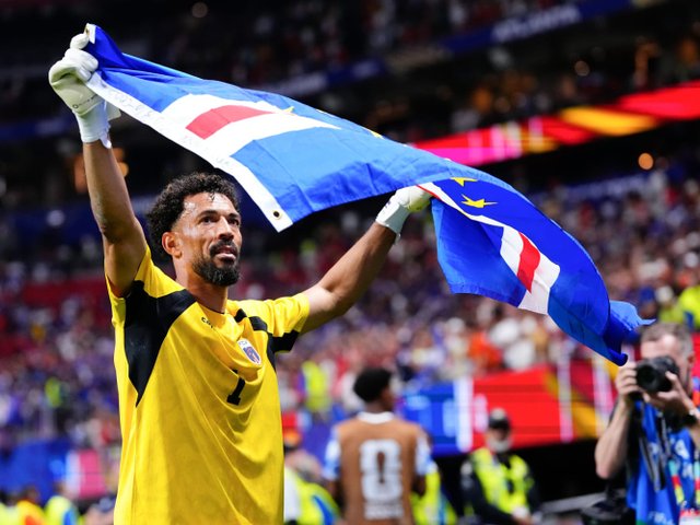 Đại gia V-League gây sốc khi săn đón "người nhện" 40 tuổi của Cape Verde vừa gieo sầu cho Tây Ban Nha