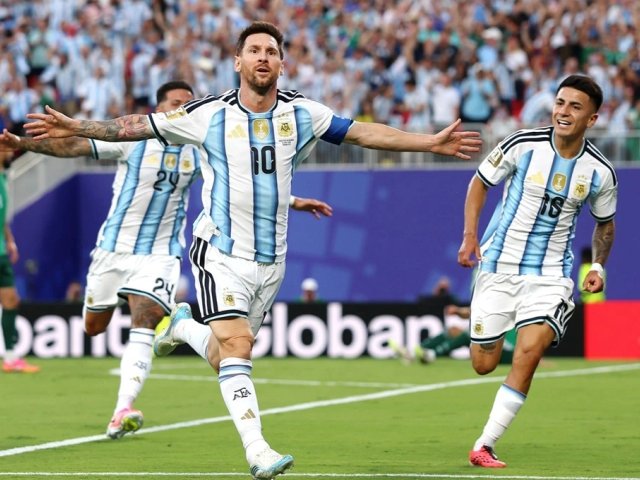 Loạt kỷ lục bị Messi xô đổ sau cú hat-trick đỉnh cao