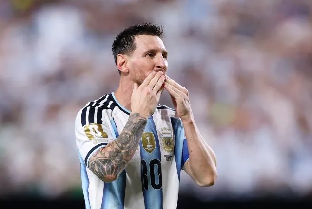 Gia đình công bố thông tin về sức khỏe của bố Messi, hé lộ nguyên nhân đằng sau nước mắt trận ra quân