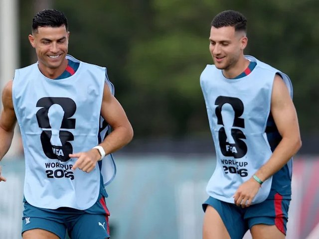 Diogo Dalot: Càng chịu áp lực lớn, Ronaldo càng xuất sắc