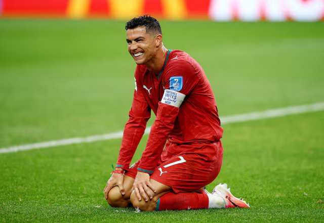 Phản ứng bất ngờ của Cristiano Ronaldo khi bị phóng viên hỏi về Messi