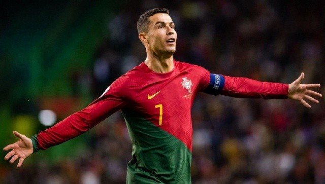 Bí mật đằng sau chiếc áo dài tay của Ronaldo, lý do dù trời hầm hập CR7 vẫn quyết không để lộ tay