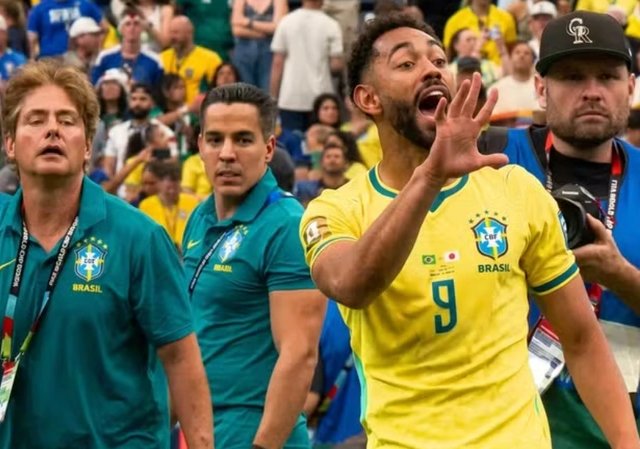 Sao MU chế nhạo cầu thủ Nhật Bản nói Brazil "không mạnh"