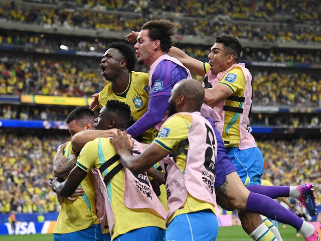 Xác định cặp đấu đầu tiên ở vòng 1/8 World Cup