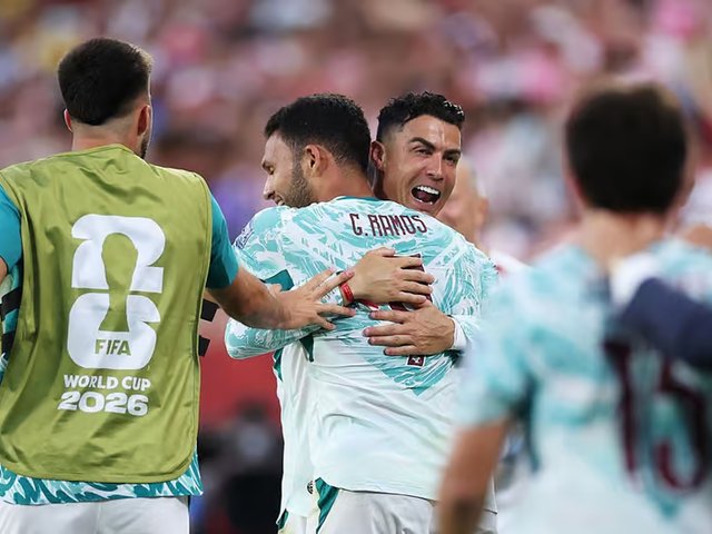 Cristiano Ronaldo ghi bàn đầu tiên ở vòng knock-out World Cup, Bồ Đào Nha thắng ngược Croatia
