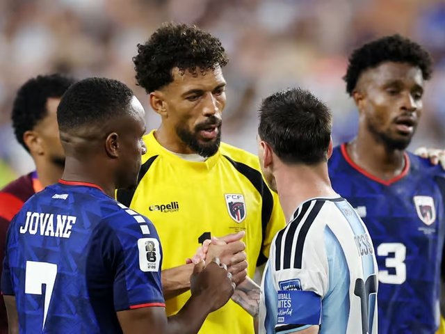 Argentina thoát hiểm, thắng Cape Verde bằng hai bàn hiệp phụ