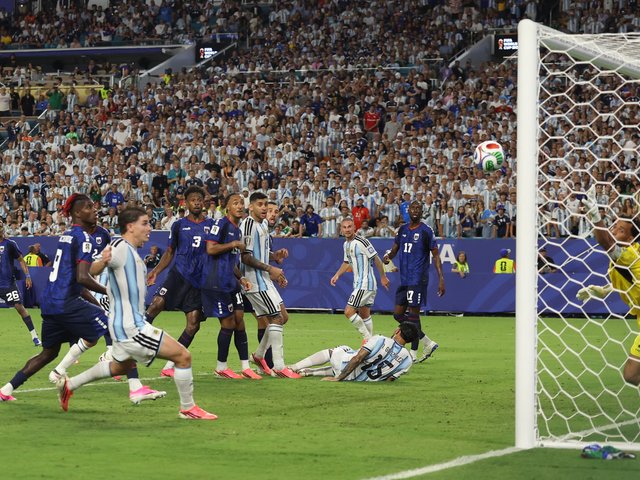 Argentina thoát hiểm, thắng Cape Verde bằng hai bàn hiệp phụ