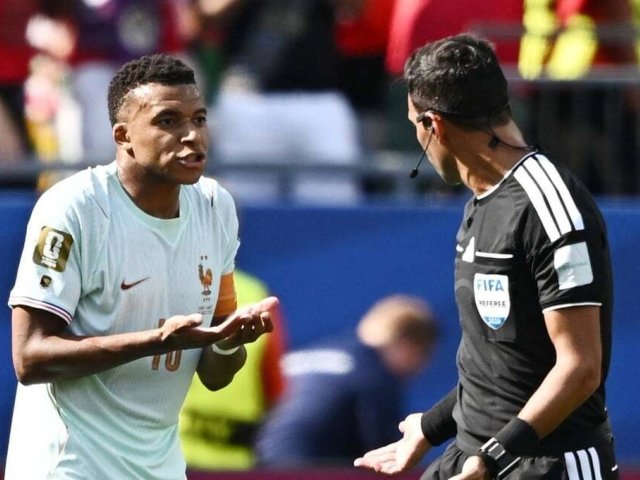 Trọng tài Argentina bị tố tạo ra màn "tra tấn tâm lý" khiến Mbappe đá hỏng phạt đền