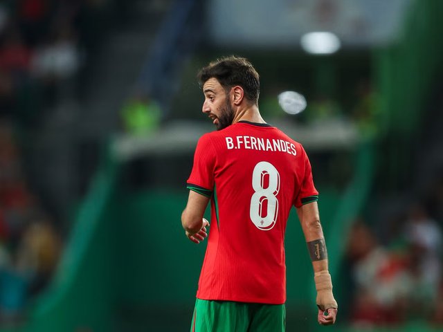 Bruno Fernandes đóng bình luận MXH vì bị CĐV chỉ trích dữ dội, chị gái Ronaldo "thêm dầu vào lửa"
