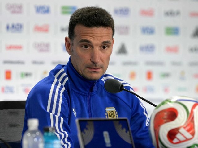 HLV Scaloni dập tắt tin đồn FIFA "dọn đường" cho Argentina: "Năm 2026 rồi, công nghệ không biết nói dối!"