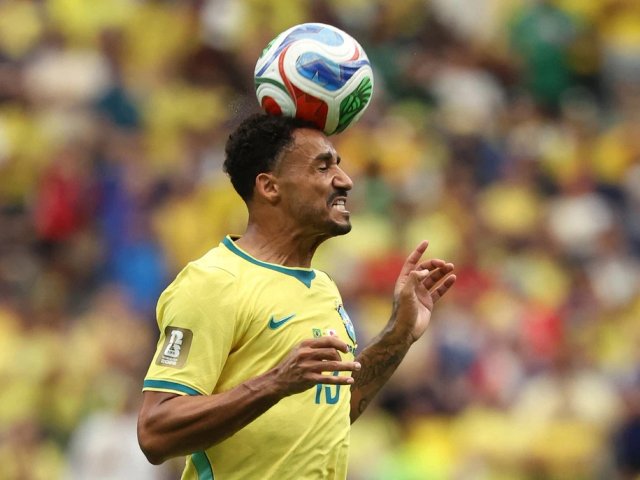 Tổng thống Brazil: "Tuyển quốc gia chỉ có một cầu thủ trở, thật đáng xấu hổ"