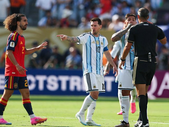 Messi bị gọi là "kẻ cầm đầu gian xảo"